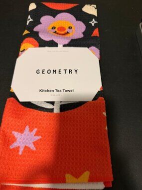 GEOMETRY Kitchen Tea Towel Happy Flower NWT
